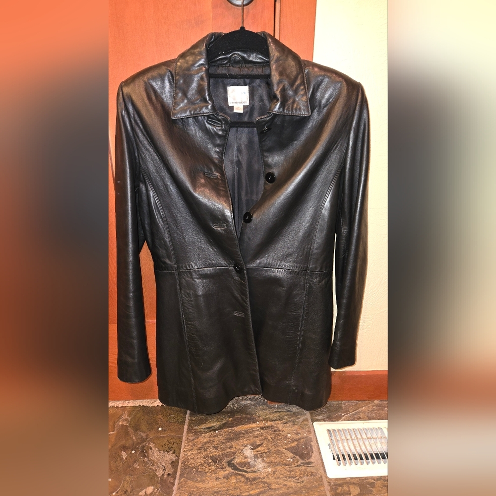 Vintage Women's Black Leather Jacket
